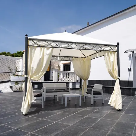 ゲストハウス Napul'e 4*